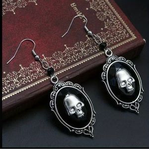 Gothic skull earrings  vampire goth punk emo skull earrings